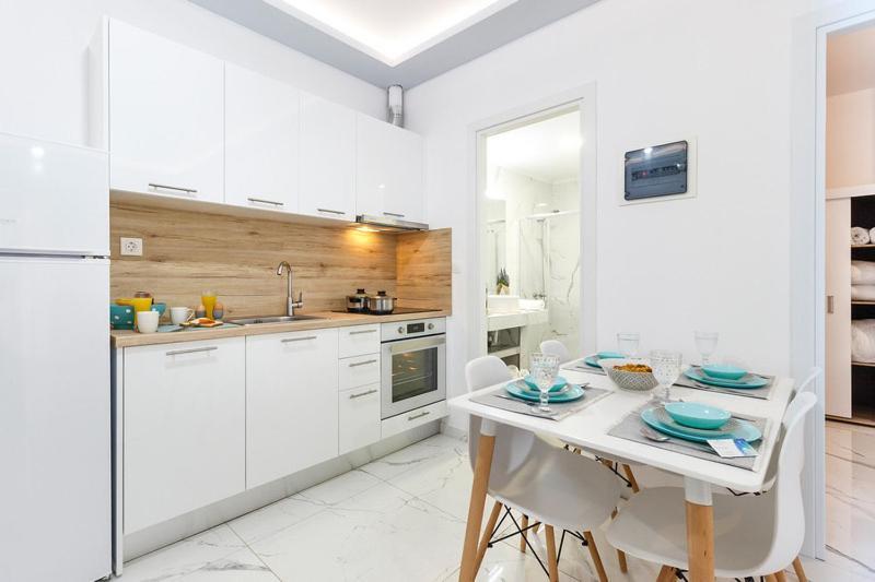 דירות פוליכרונו Nikogroup Plaza מראה חיצוני תמונה